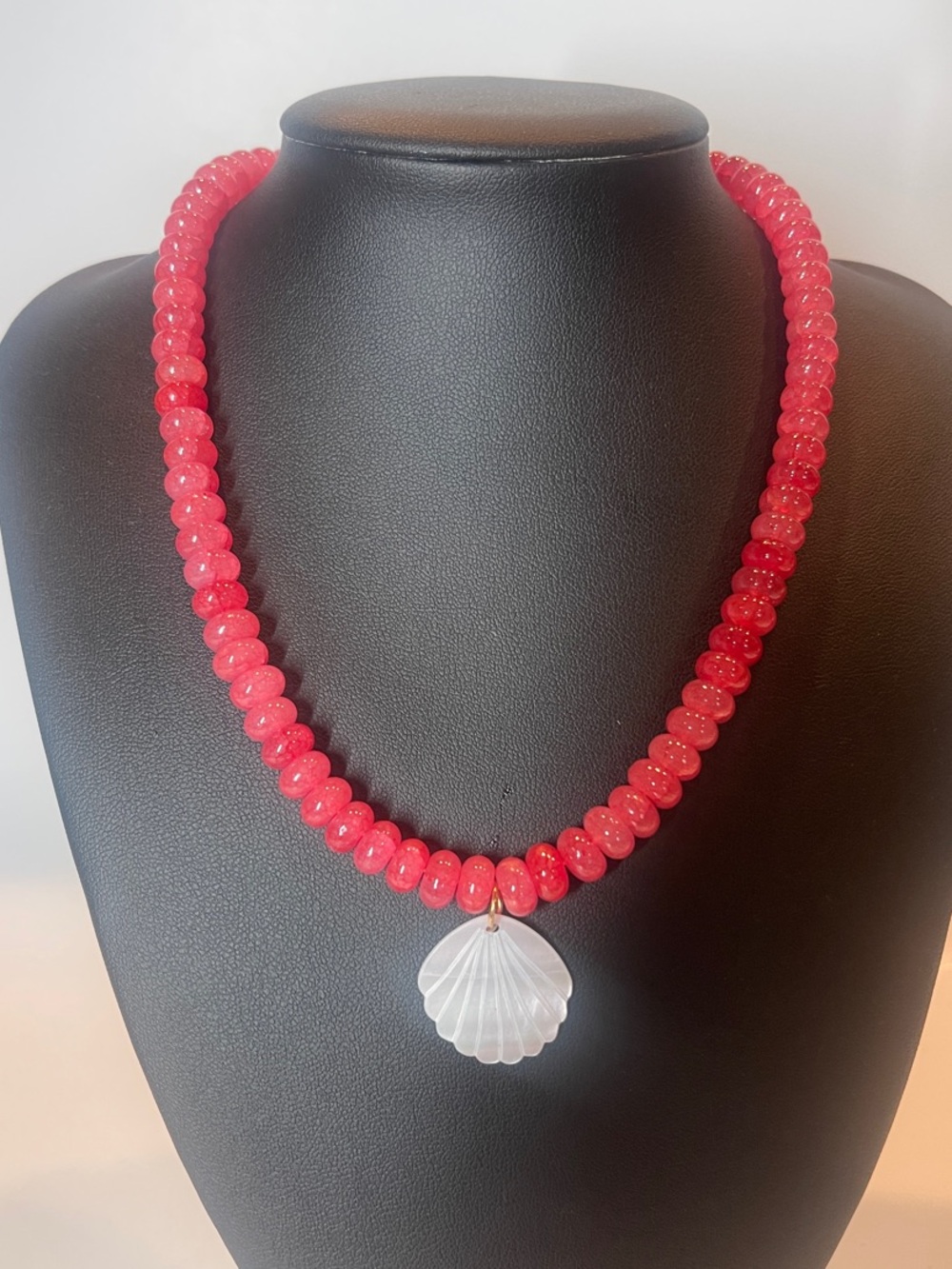 Pink Beaded Mother of pearl Shell Pendant Necklace - Women's Jewelry 01987